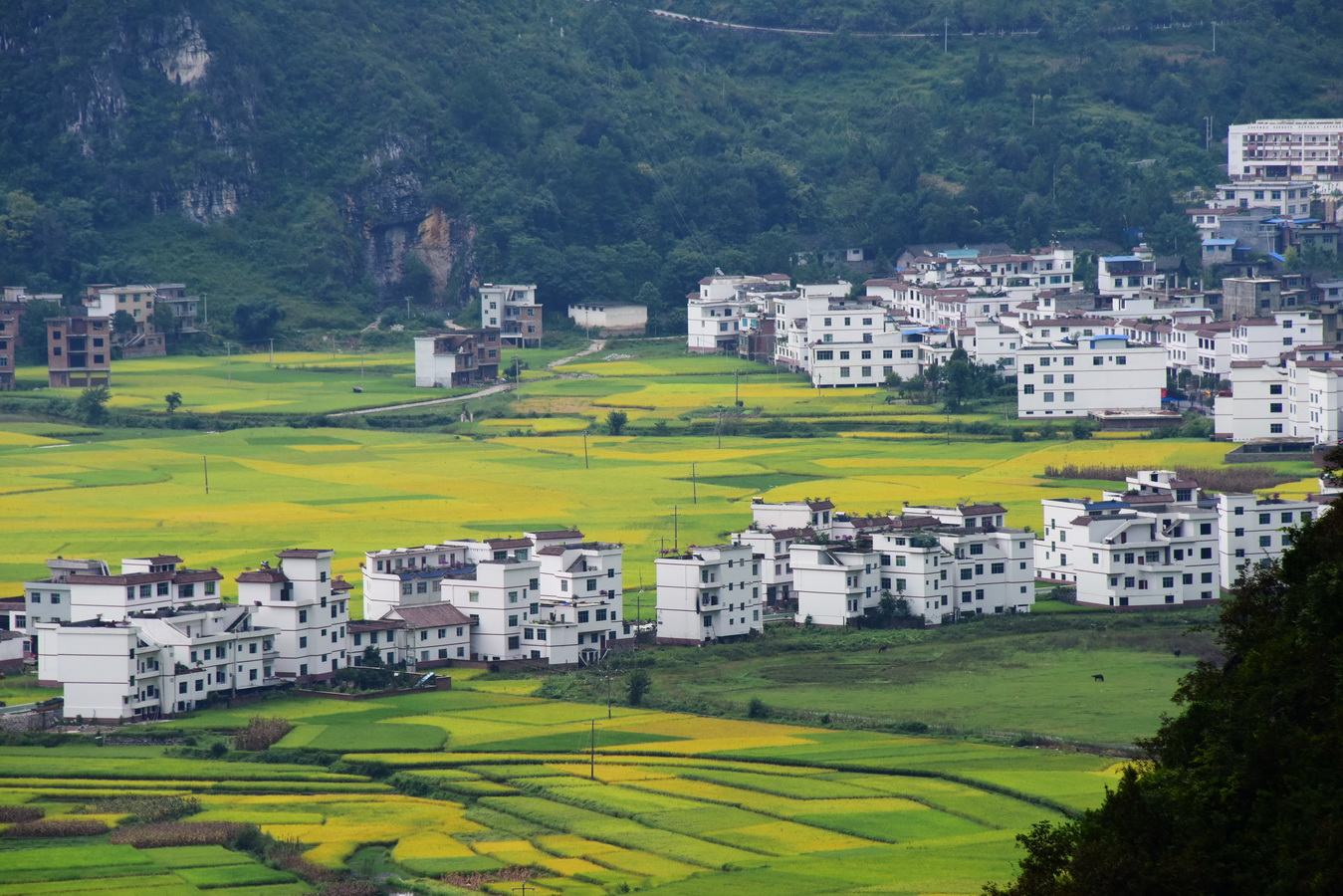 多彩贵州之三平塘六硐中国天眼格凸河穿洞景区