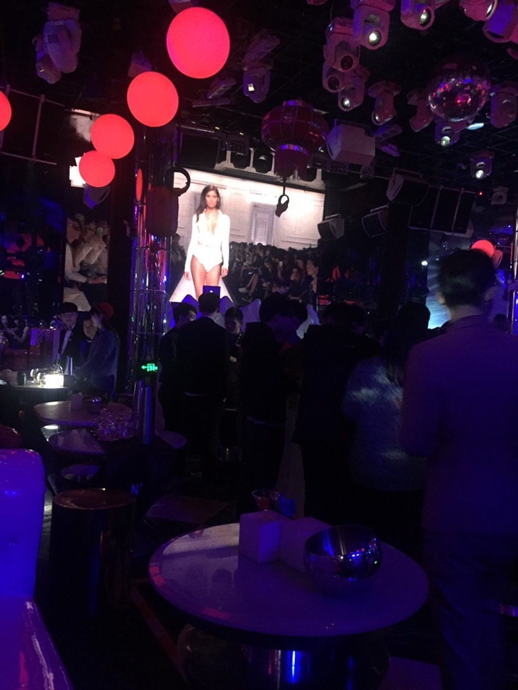 酒吧人均消费多少_农村人均年收入是多少