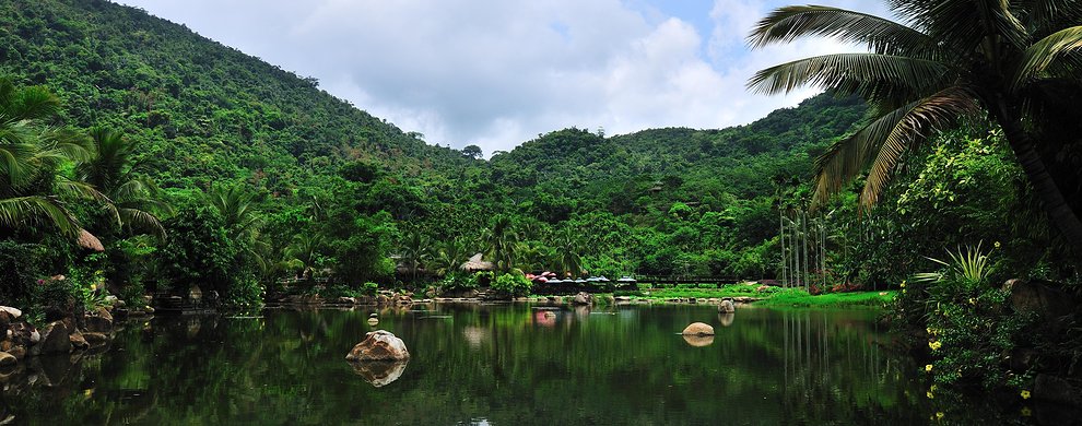 保亭呀诺达热带雨林景区(真人cs/踏瀑戏水/养生药膳自助餐/一价全包