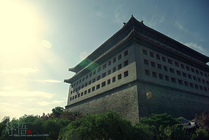 什么建筑代表北京 wKgBZ1lmF7qAS4KYAACprmQmUAY21.jpeg?imageView2%2F2%2Fw%2F692%2Fh%2F463%2Fq%2F90