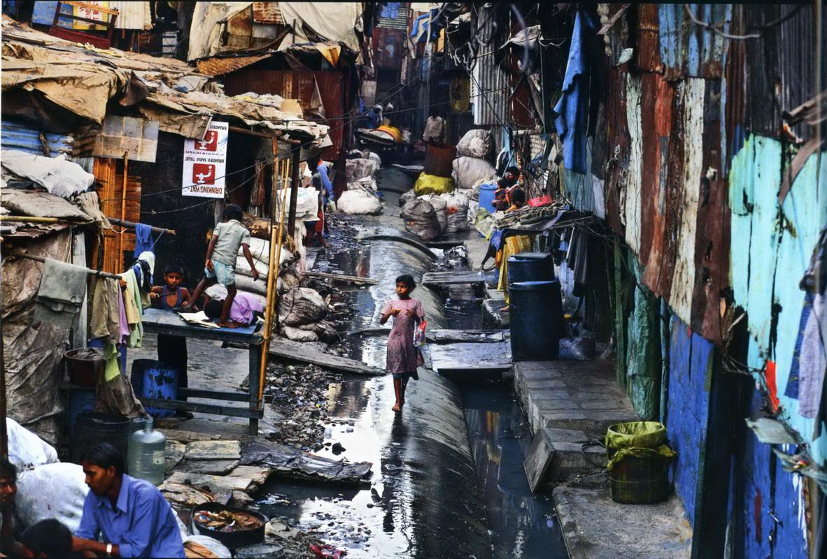 孟买贫民窟中的小孩    