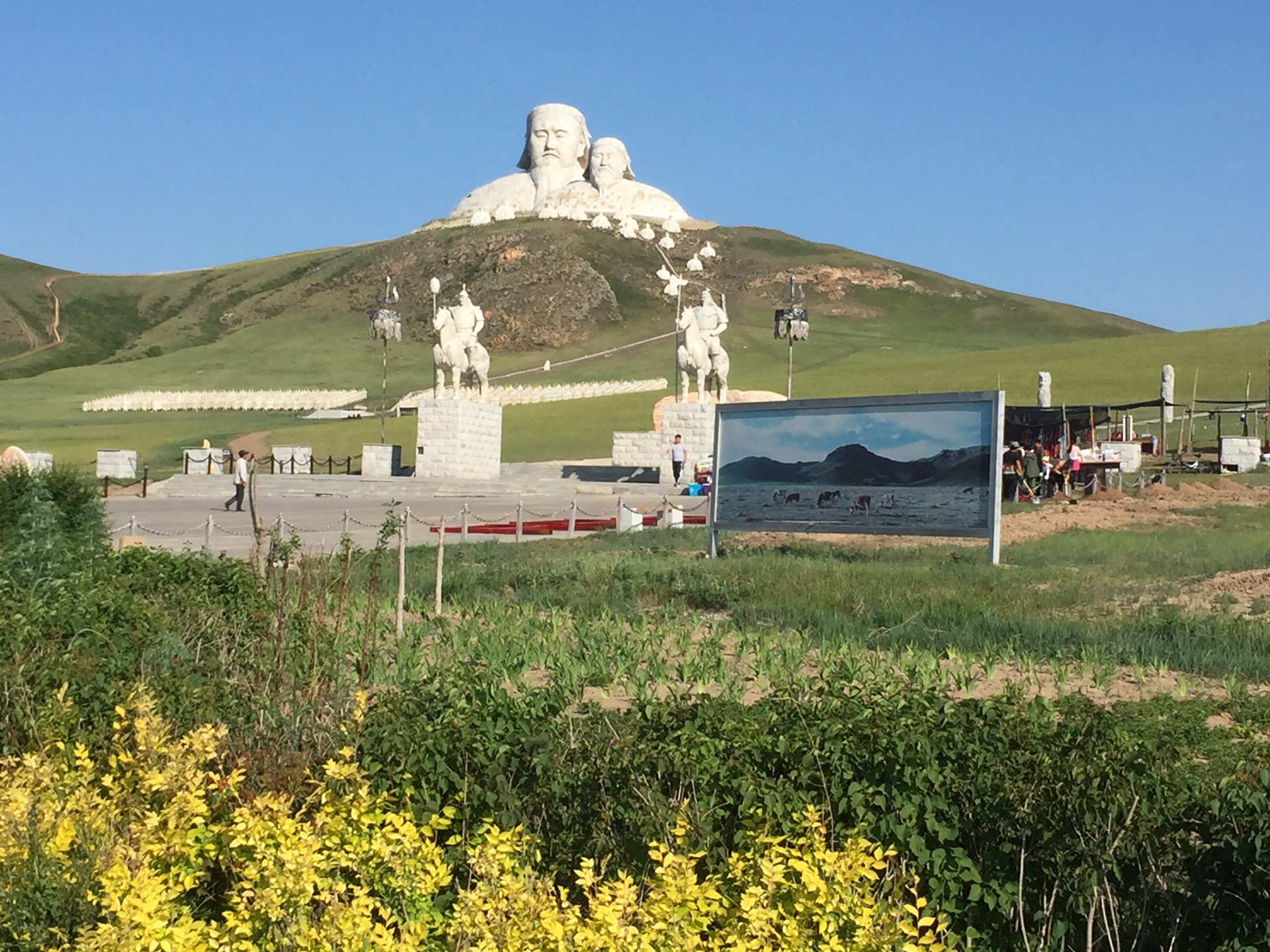 霍林郭勒市可汗山旅游景区位于霍林郭勒市北部,通辽市西北端