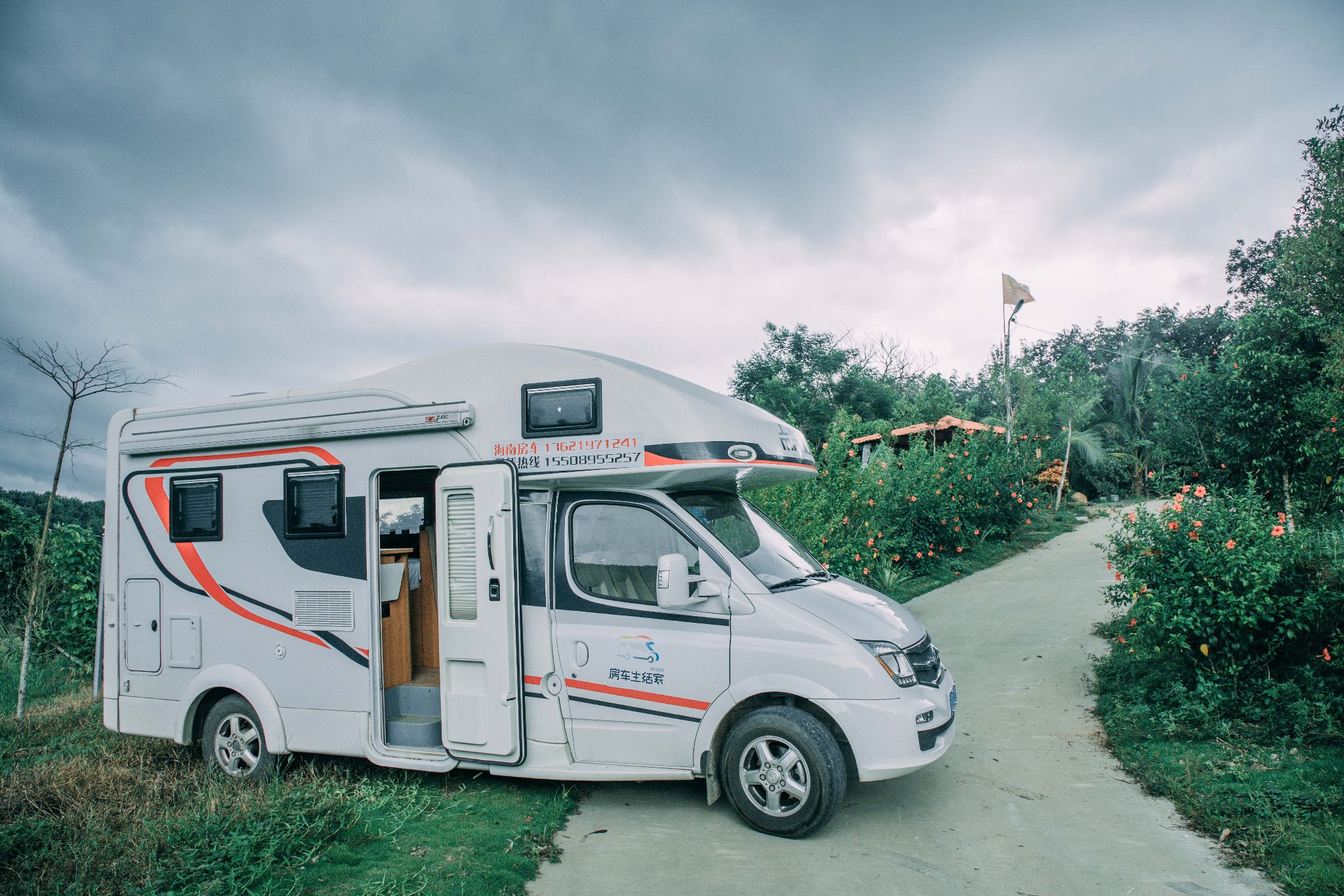 橙橙房车旅行用的哪一款房车 wKgBEFt2tDiAJkE4AAzt4DxKqwk39.jpeg?imageView2%2F2%2Fw%2F600%2Fh%2F600%2Fq%2F90