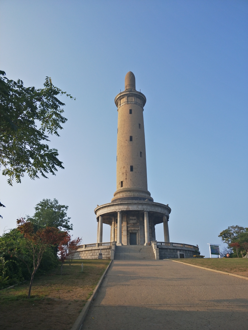 旅顺白玉山塔和万忠墓