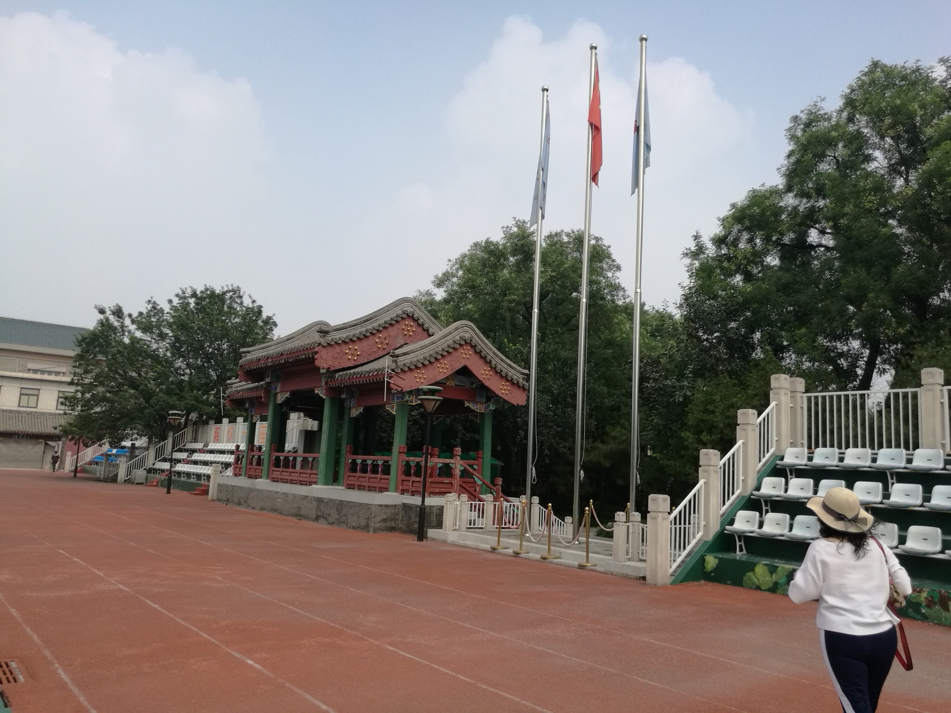 参观 原北京六中,现北京一六一中学