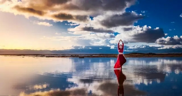 茶卡盐湖有穿什么颜色衣服好看?