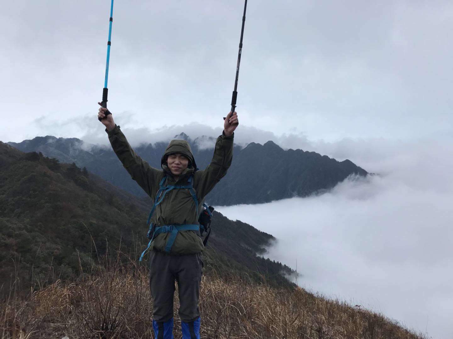 驴友冬季羊狮幕反穿武功山,雾凇奇观,奇幻云海