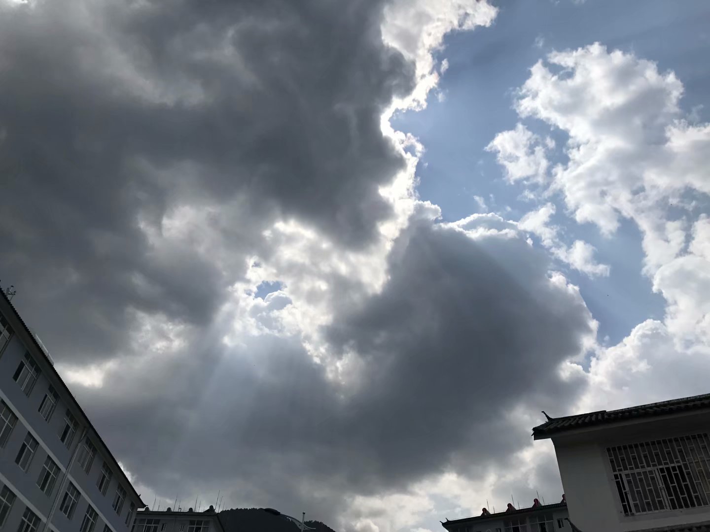 wKgBEFsjVxOAdjn6AAHbNtBzyRc17.jpeg?imageView2%2F2%2Fw%2F600%2Fh%2F600%2Fq%2F90