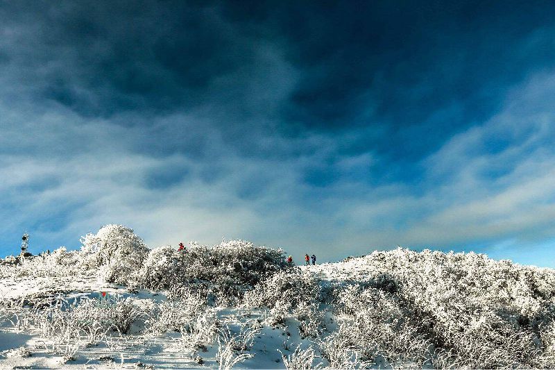 汉源轿顶山2天1晚房车游 城际精品 专业向导 360°无死角观景 山顶小