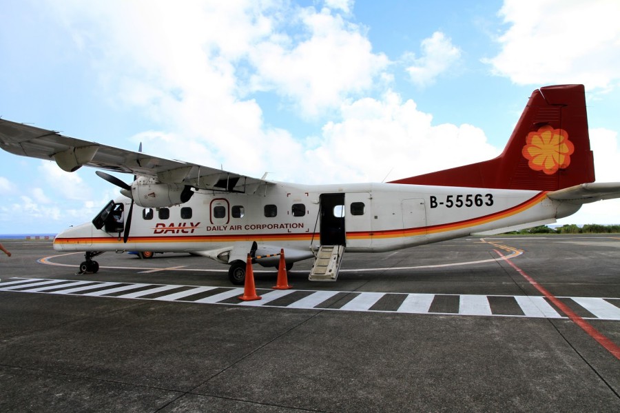 (搭乘小飞机由台东丰年机场(德安航空19人座)→兰屿机场) 搭乘小飞机