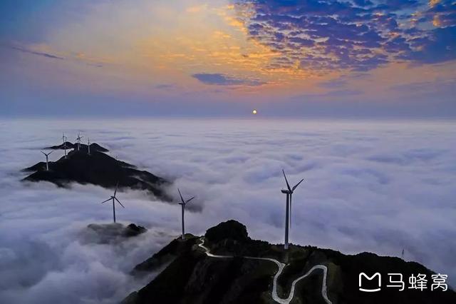 靠山吃山,靠海吃海.  海岸滩涂,同样是一道绚丽的风景线.