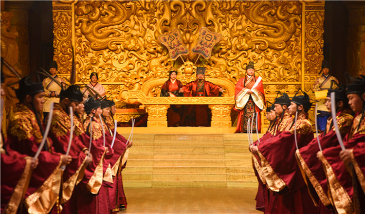 气势磅礴的光武登基大典.