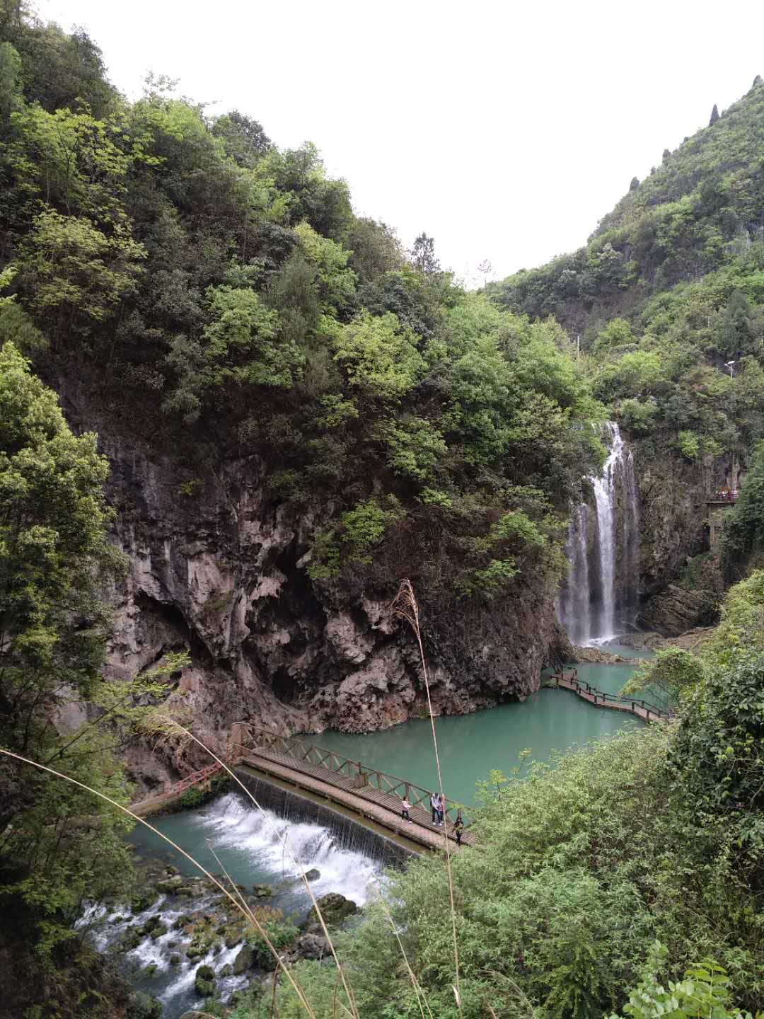 红果树瀑布         