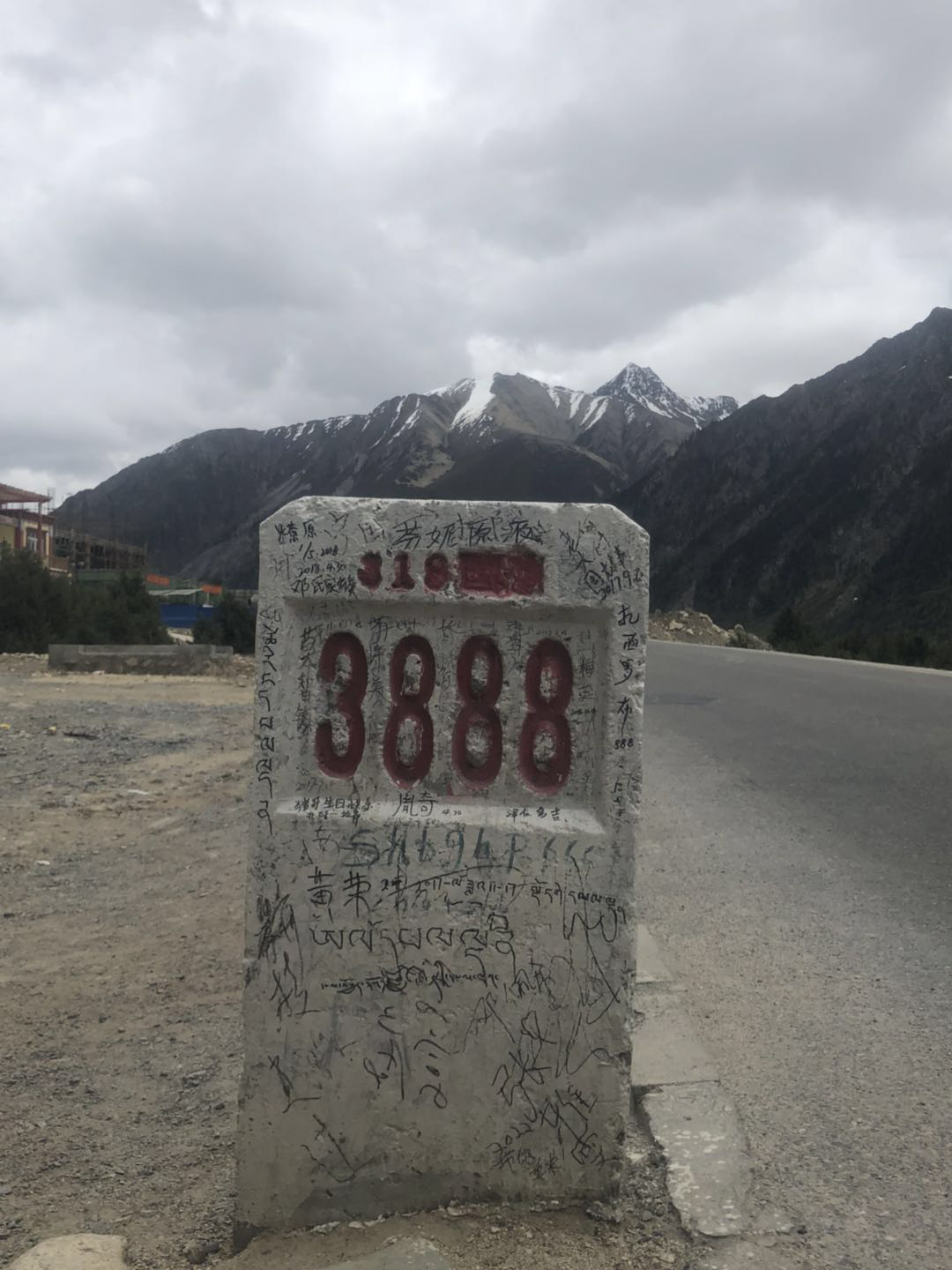 溢于什么成语_日什么月什么成语