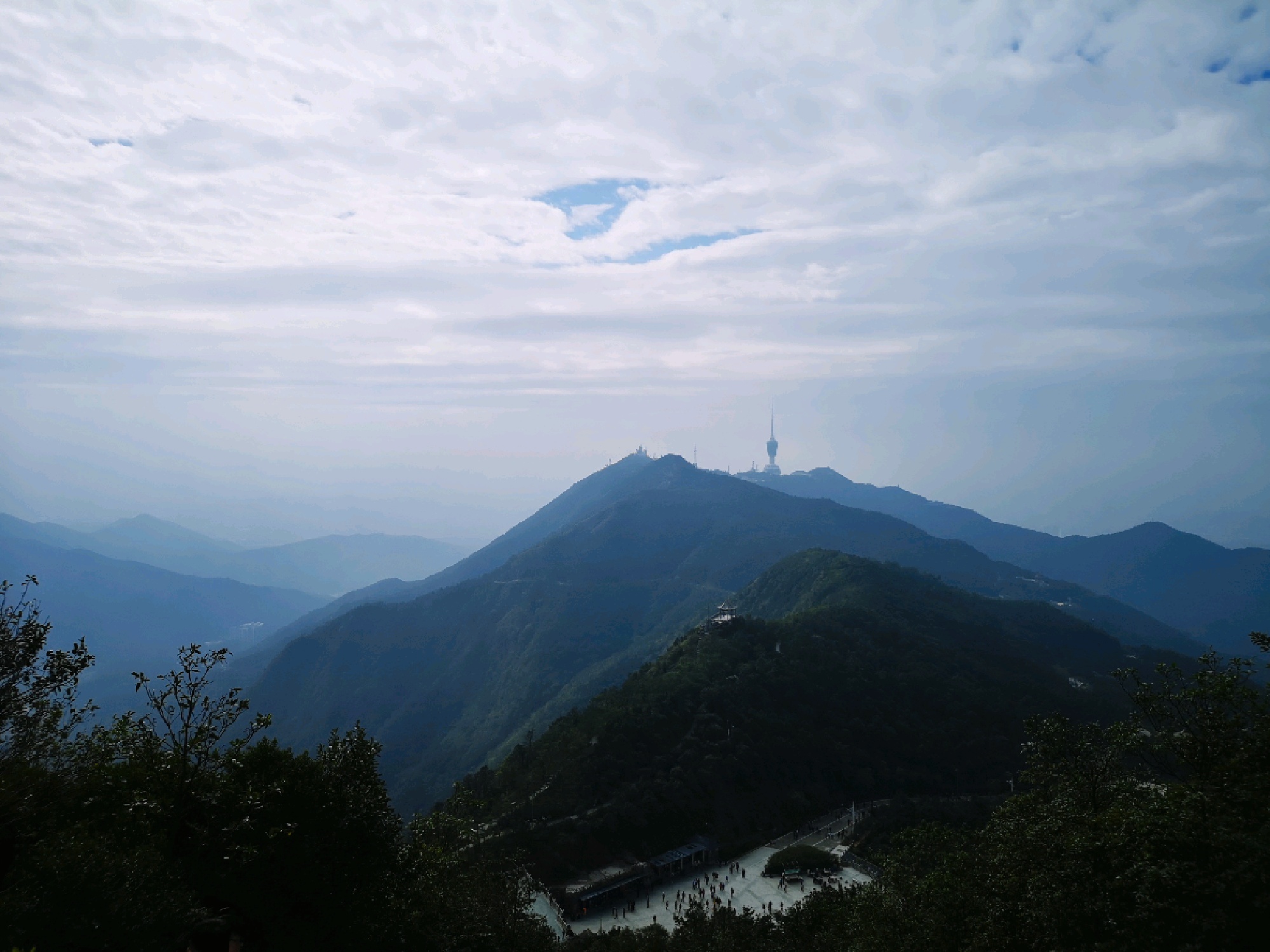 深圳梧桐山徒步怎么走，深圳梧桐山经典徒步路线，深圳梧桐山徒步攻略