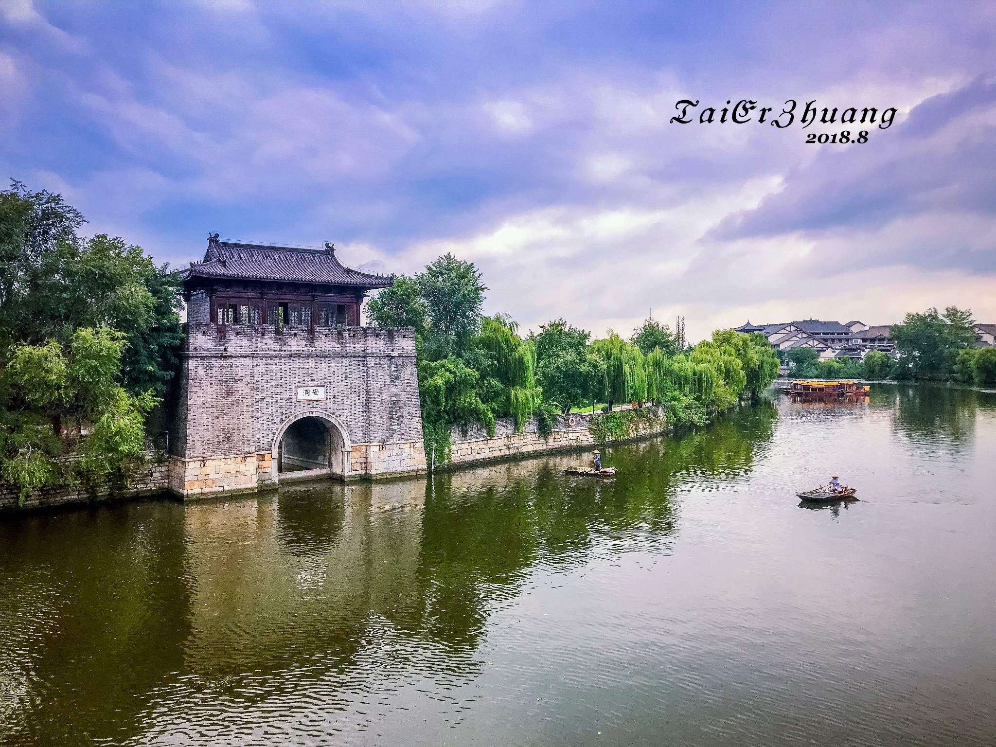 台儿庄古城被世界旅游专家称为"活着的古运河",在这里可以看到古运河