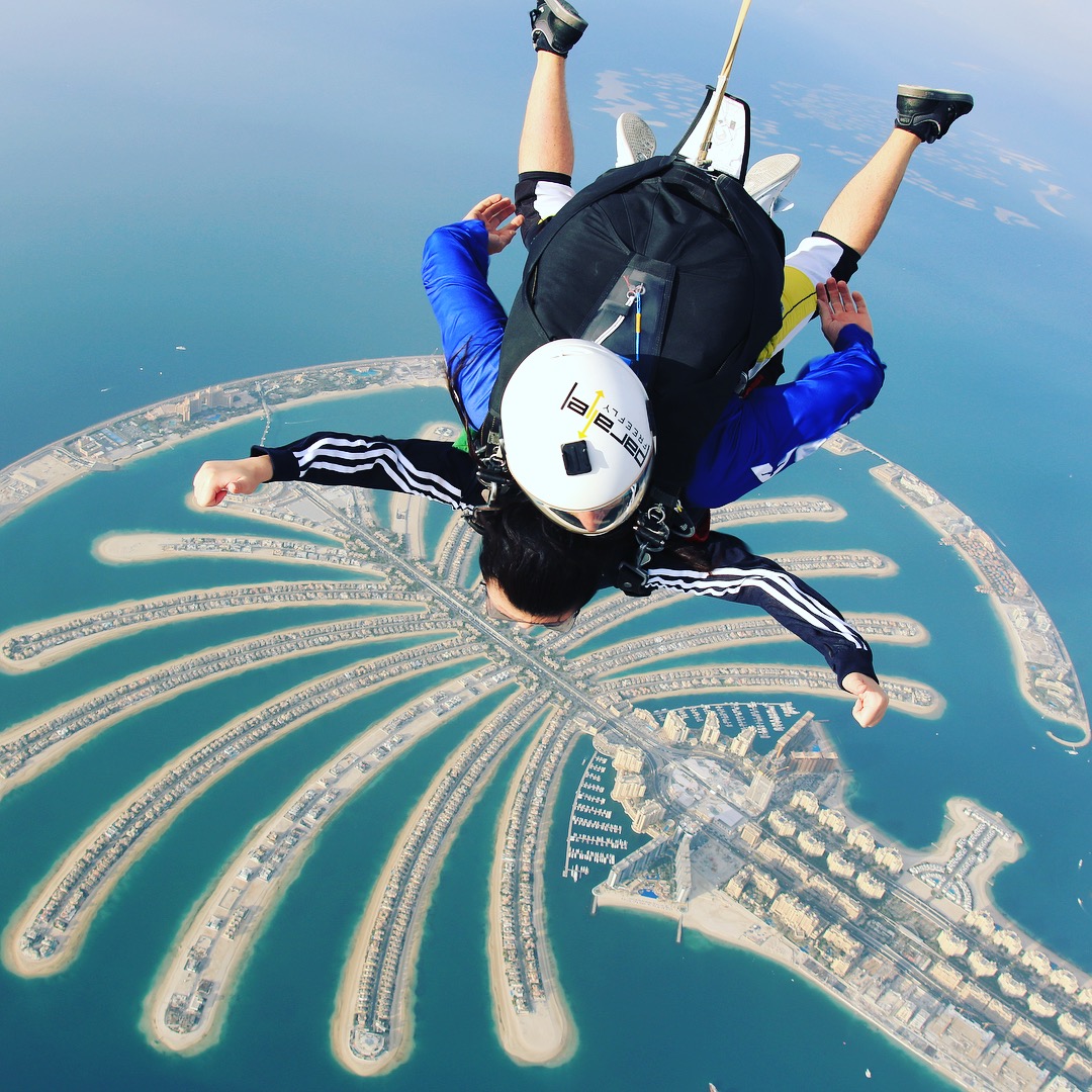 迪拜-阿布扎比 棕榈岛跳伞 帆船酒店 卢浮宫 沙漠 直升机 哈利法塔 带
