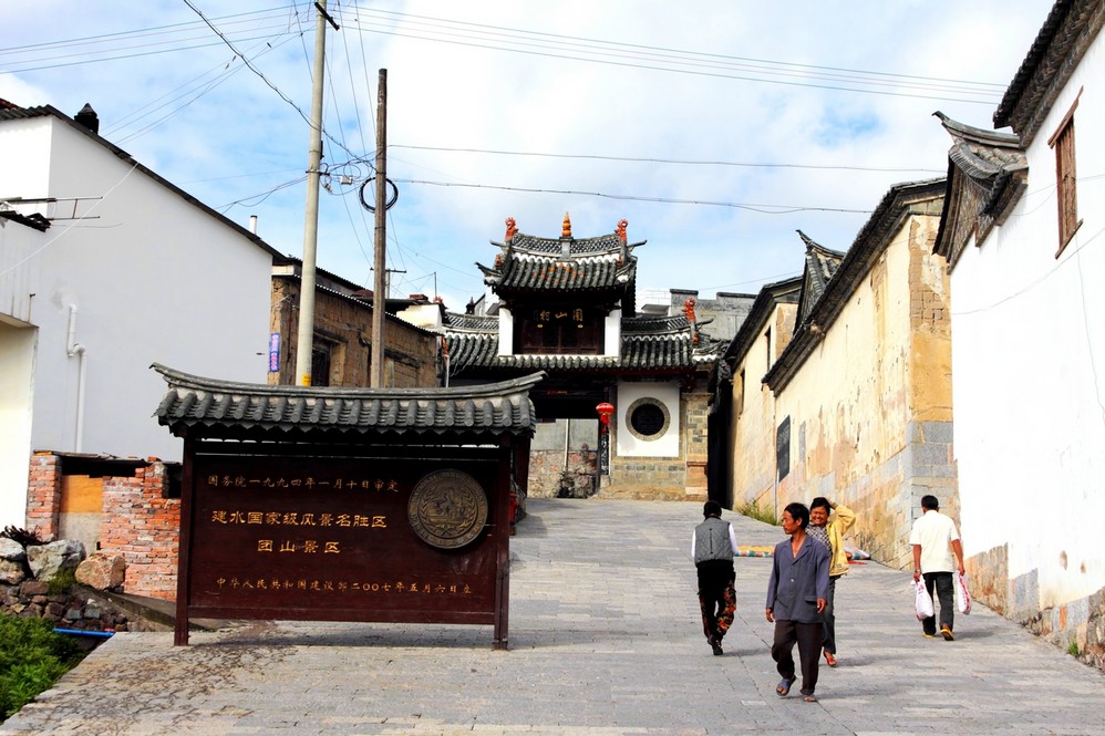 建水人口有多少人_来云南建水旅游,必打卡五大景点,历史悠久风景美