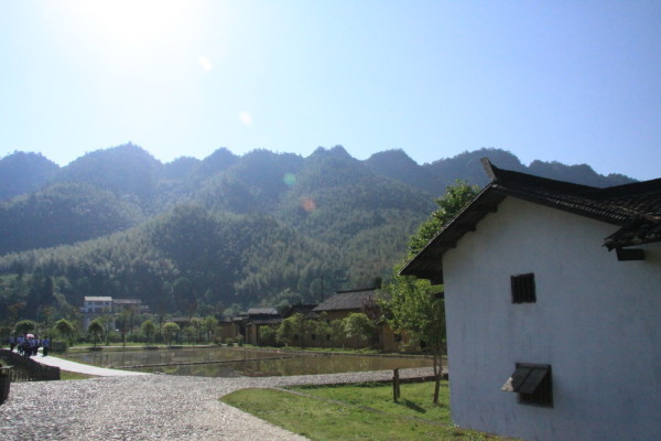 井冈山在江西的哪里 wKgBpU6x-175IQwRAAIiz8ZRZm477.jpeg?imageView2%2F2%2Fw%2F600%2Fh%2F600%2Fq%2F90