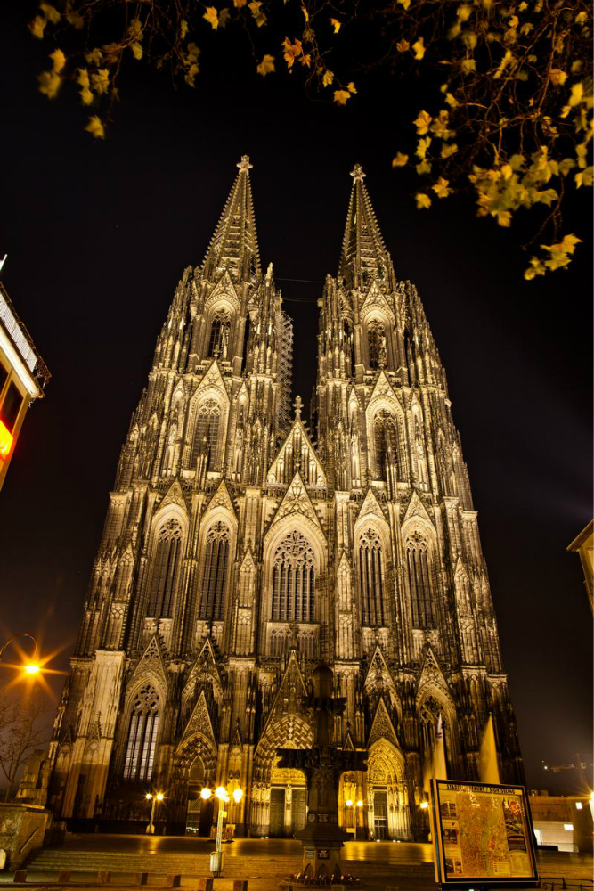 是德国最大的哥特式教堂.教堂的尖塔高157米.