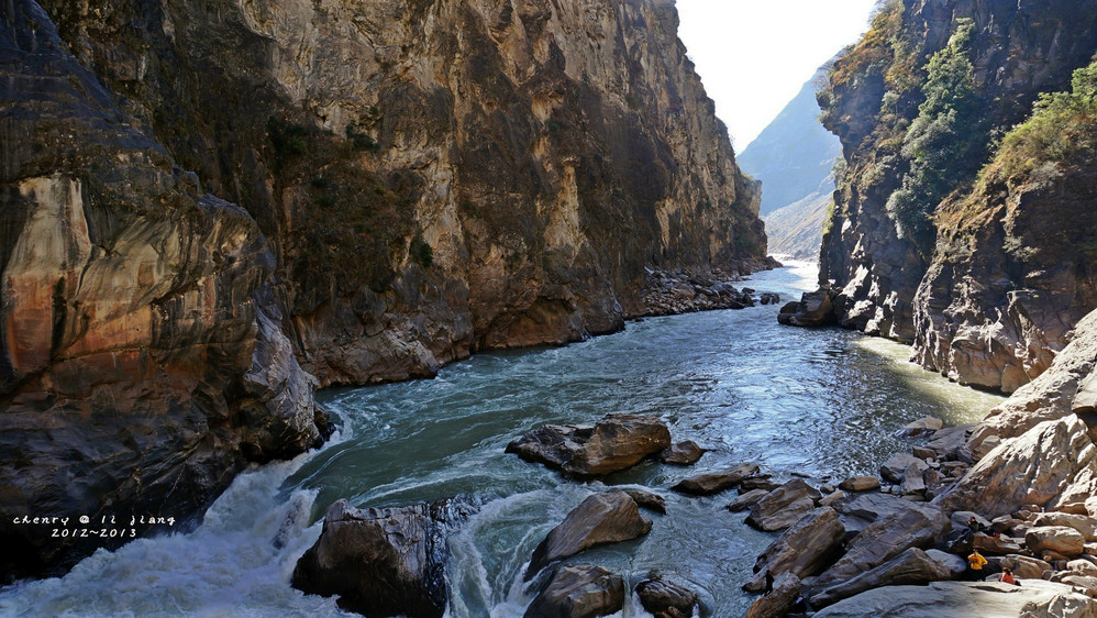 丽江虎跳峡徒步路线，丽江到虎跳峡徒步注意事项，丽江虎跳峡徒步攻略