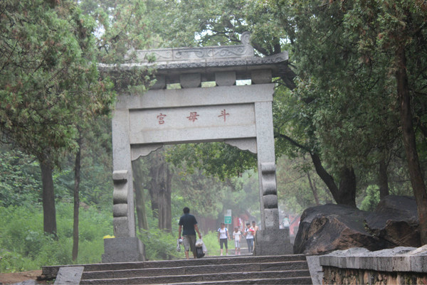 东岳山游玩攻略,东岳山游玩攻略一日游