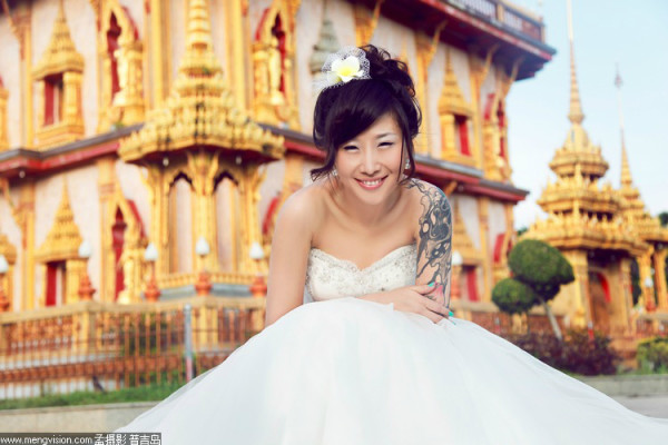 泰国的婚纱摄影_泰国传统婚纱服饰图片(3)