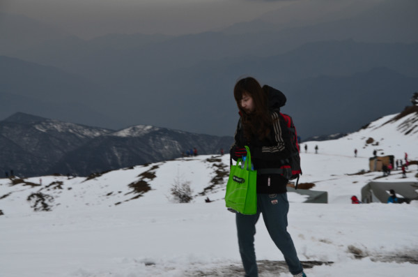 山上美女背影 wKgB3FH-JV2AKHCVAAZ0Z3P68Es89.jpeg?imageView2%2F2%2Fw%2F600%2Fh%2F600%2Fq%2F90