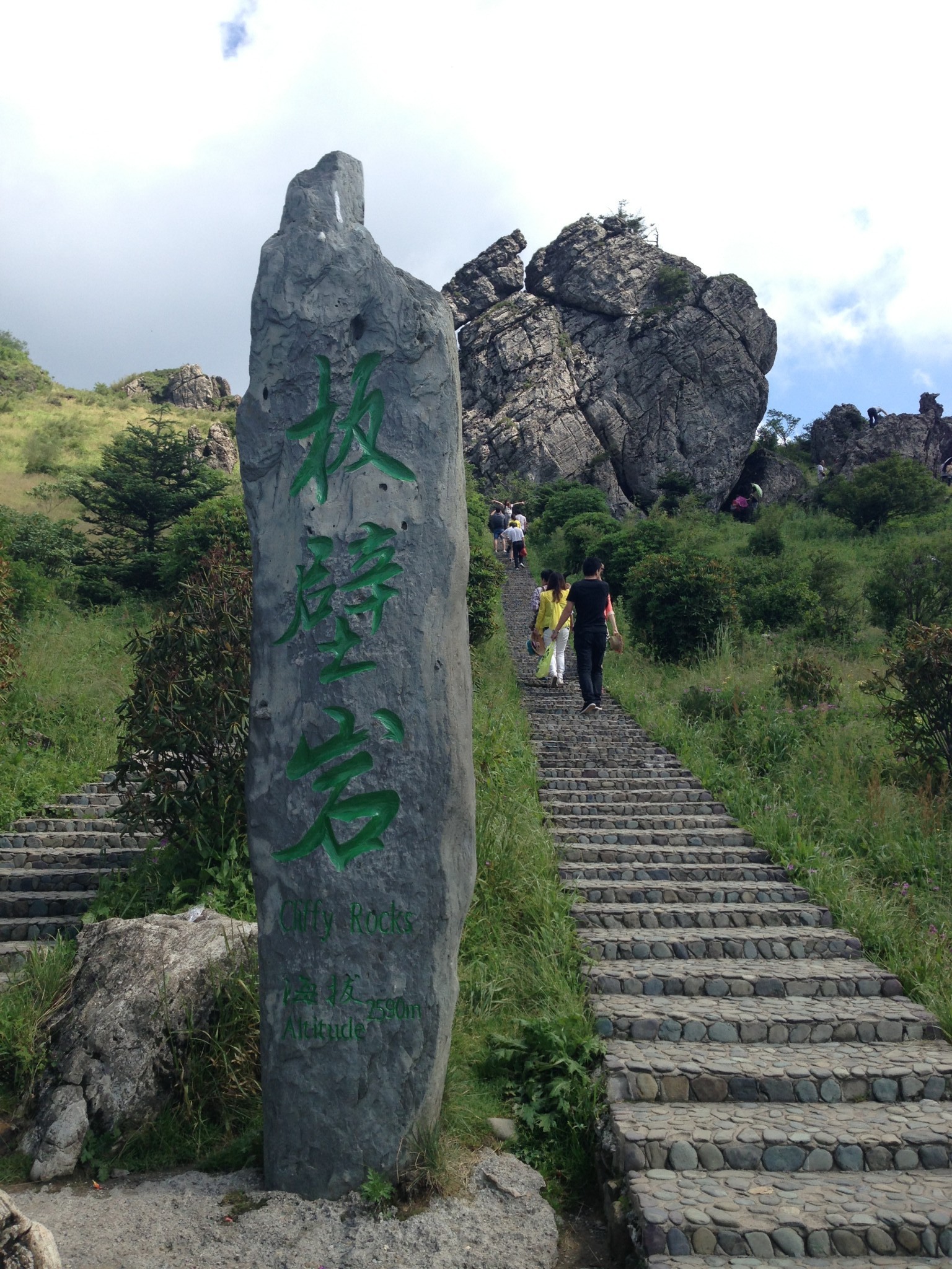 湖北神龙架有多少人口_湖北到苏州有多少公里(2)