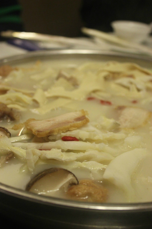 锵锵三人行_三人行人均消费(2)