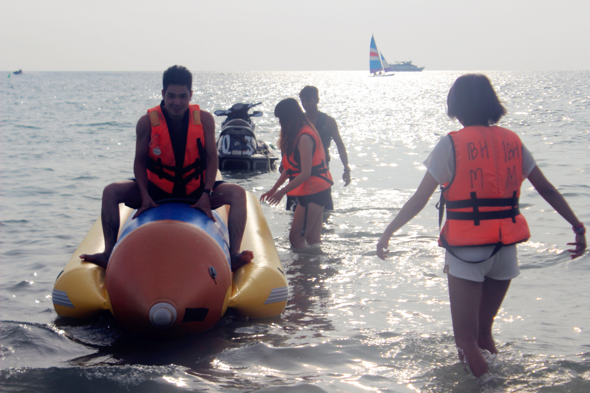 我们的旅行团第一站 马来西亚 新加坡十日游