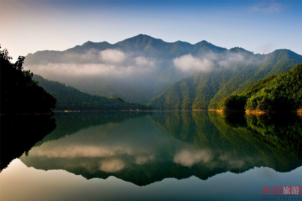 8月份适合去哪里旅游