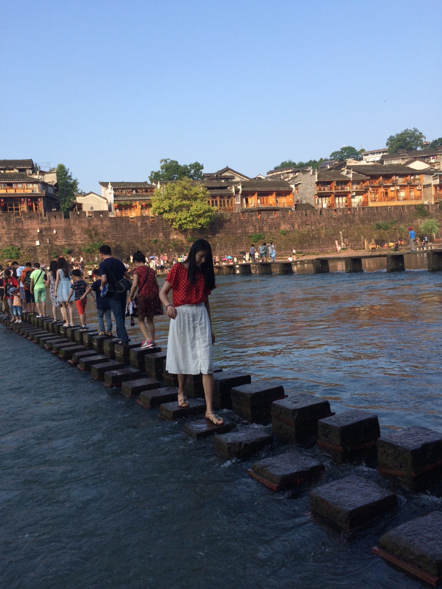 吉首市多少人口_湘西吉首市城市图片(2)