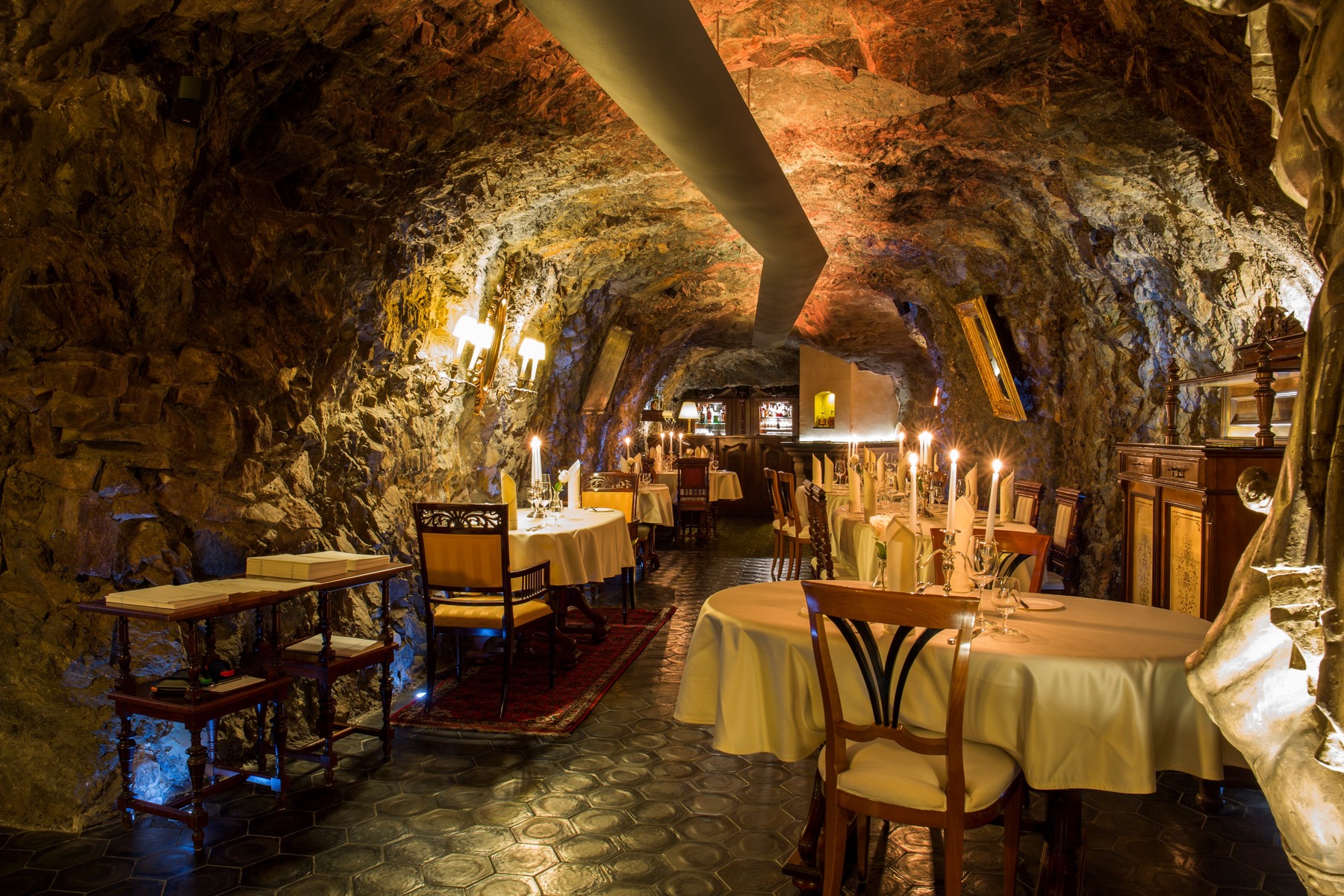 【停售】捷克布拉格restaurant svatá klára六道式晚餐 地下酒窖