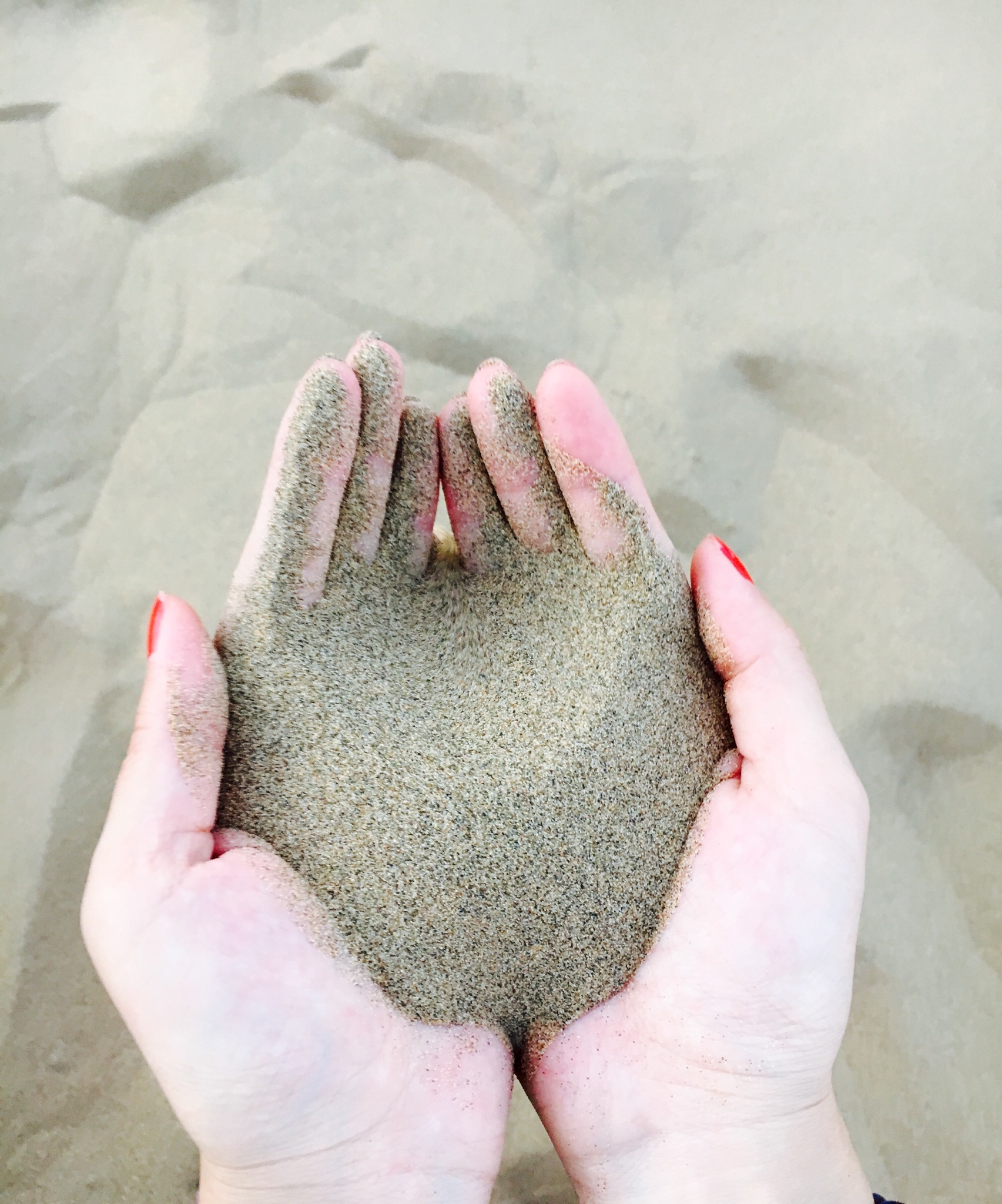 指缝留不住的沙,不如一把扬了它