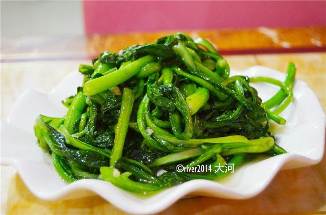 炒菜心怎么炒不变色 wKgBs1g9Jq-ACZJBAAEERAnpP9c10.jpeg?imageView2%2F2%2Fw%2F680%2Fq%2F90%7CimageMogr2%2Fstrip%2Fquality%2F90