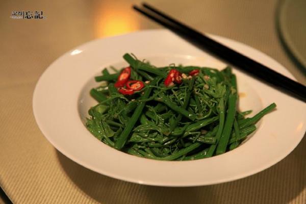 炒什么菜适合放蒜蓉酱 wKgBs1d82mWAchkxAACRkZFth5c73.jpeg?imageView2%2F2%2Fw%2F600%2Fq%2F90%7CimageMogr2%2Fstrip%2Fquality%2F90