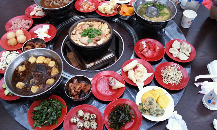 冰灯柳沟豆腐宴圣世苑温泉纯玩2日游送温泉品尝火盆锅感受冬天的温暖