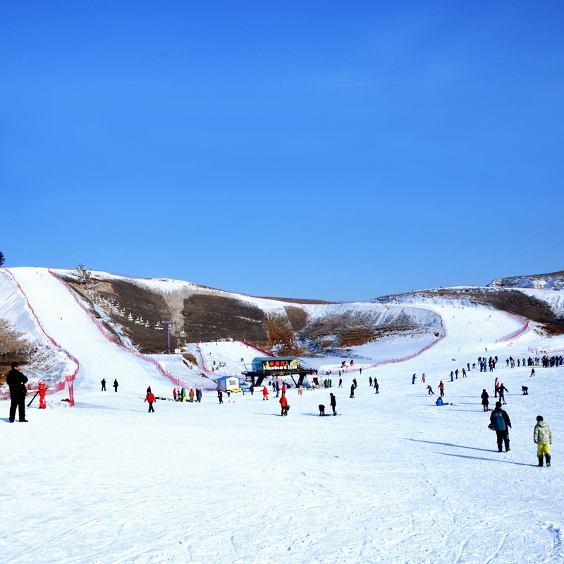 北京周边游玉龙湾滑雪场一日游(滑雪纯玩 市区往返交通 滑雪场门票)