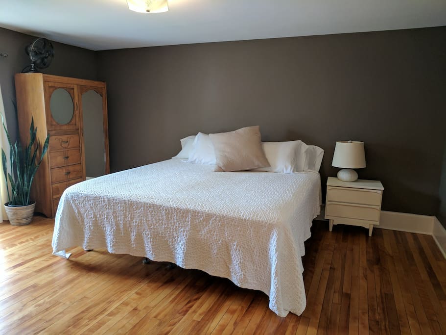 king-size suite at the rowanwood