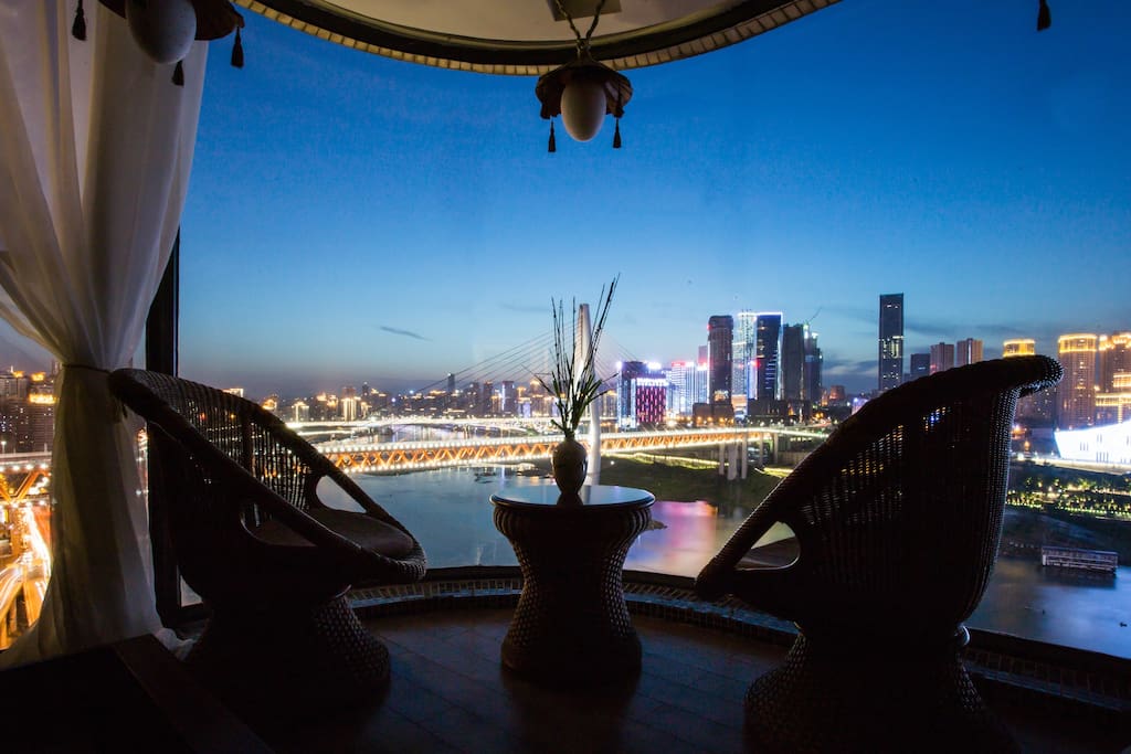 解放碑洪崖洞无敌江景房,超大中式木桶浴 地址:重庆市, 重庆市, 中国