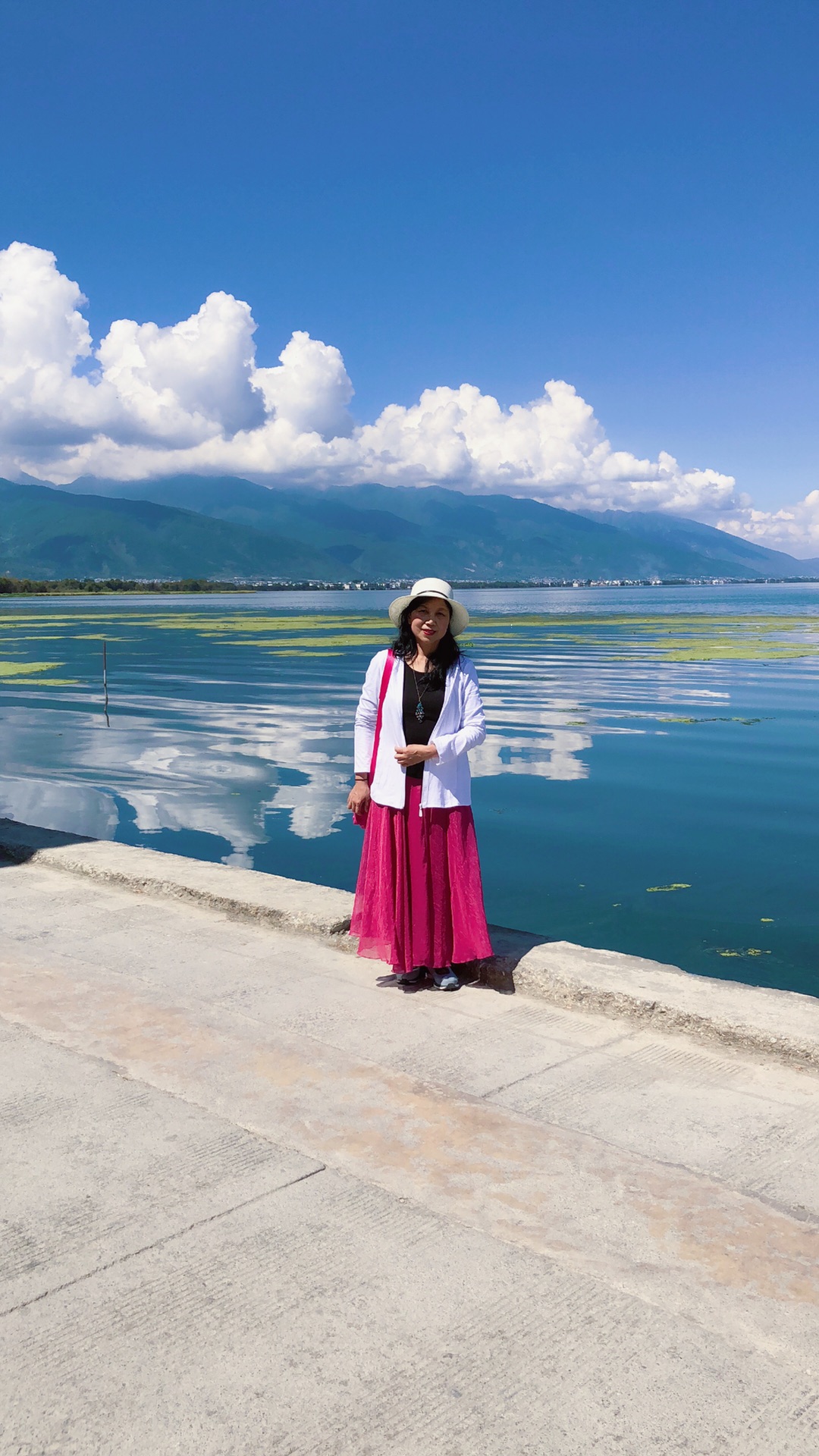 泸沽湖拍婚纱照_泸沽湖水性杨花图片(3)