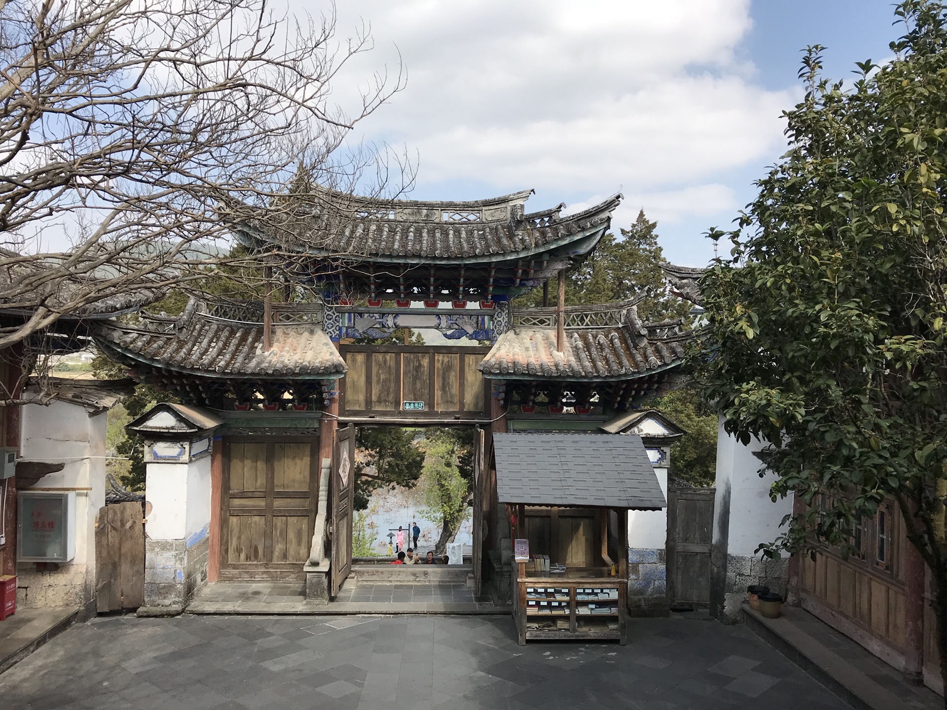 瑞丽人口结构_云南瑞丽图片