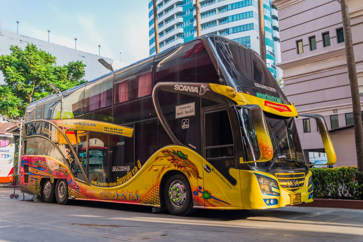 曼谷漂亮的旅游大巴