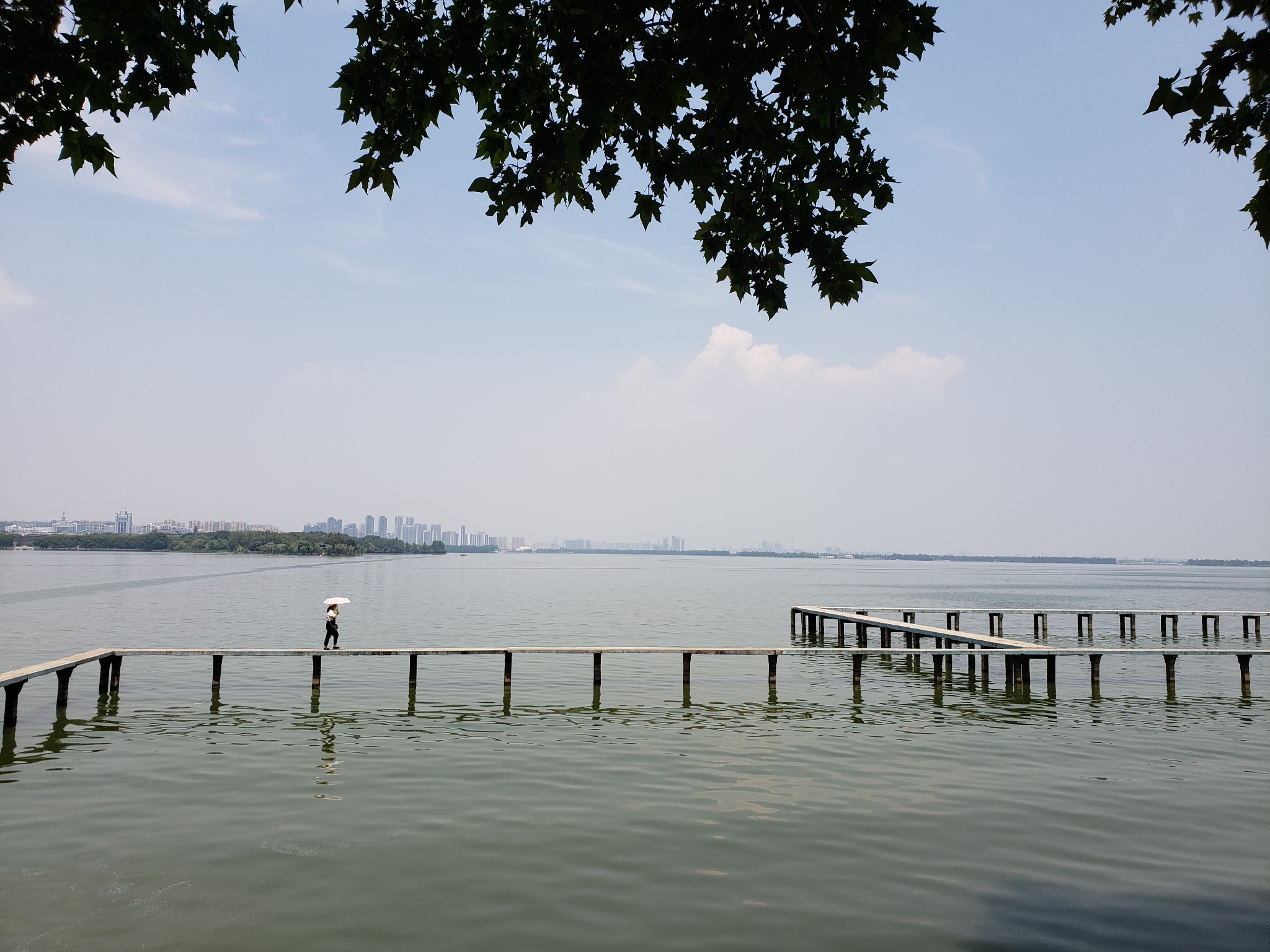 东湖南路凌波门