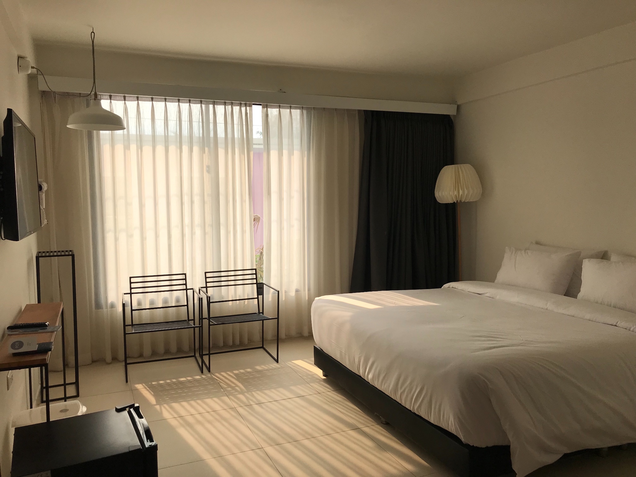 超大双人床,全宜家装修风格!房间超级安静,床又大又舒服!