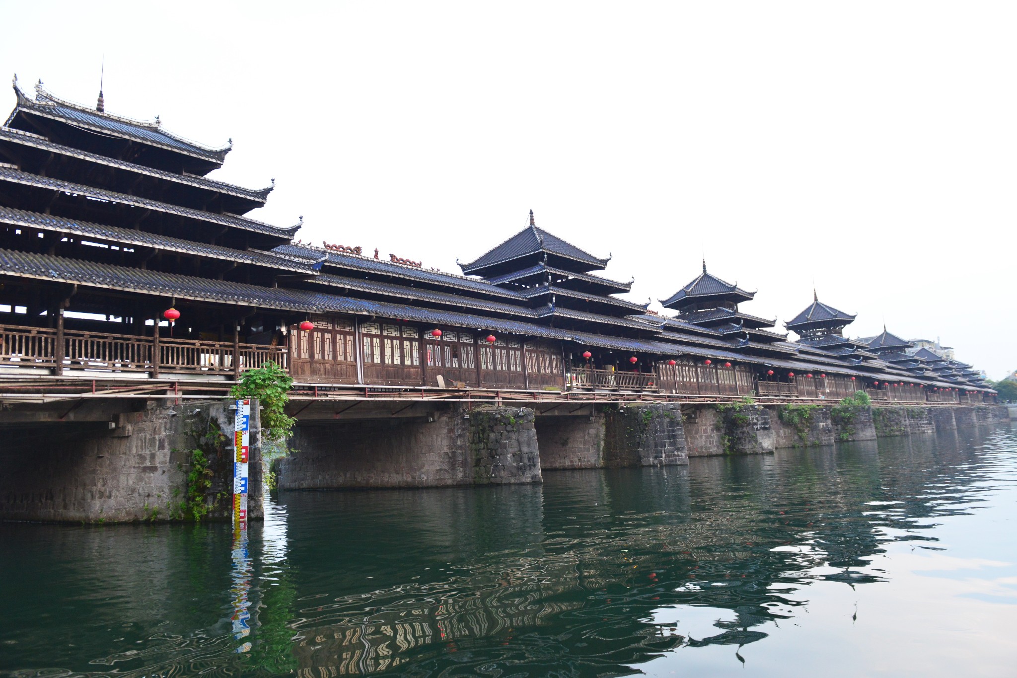 &nbsp;&nbsp;舞水河上的龙津桥(又叫芷江二桥)