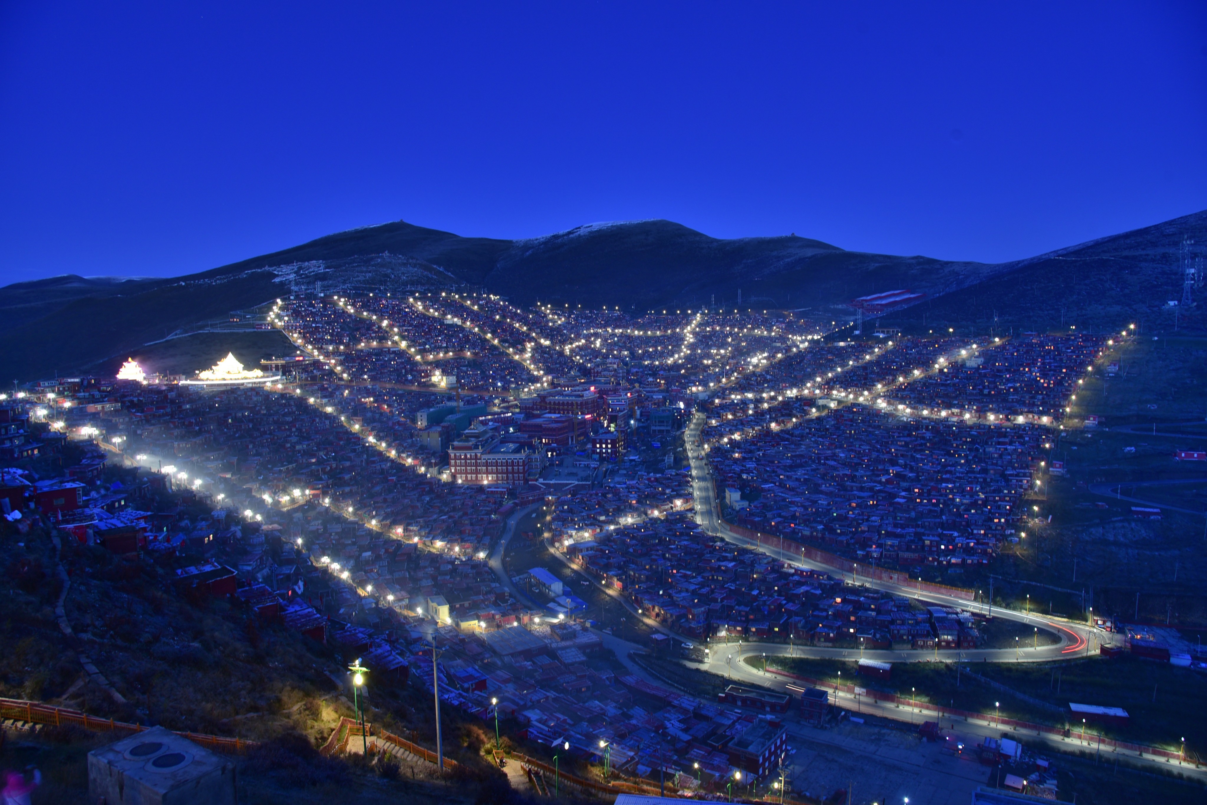 色达日出和夜景的最佳观赏位置是哪里?_马蜂窝问答 - 马蜂窝