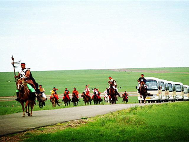 穿越无人区/赠草原必吃烤全羊/下马酒献哈达/篝火晚会/赠送旅行保险)
