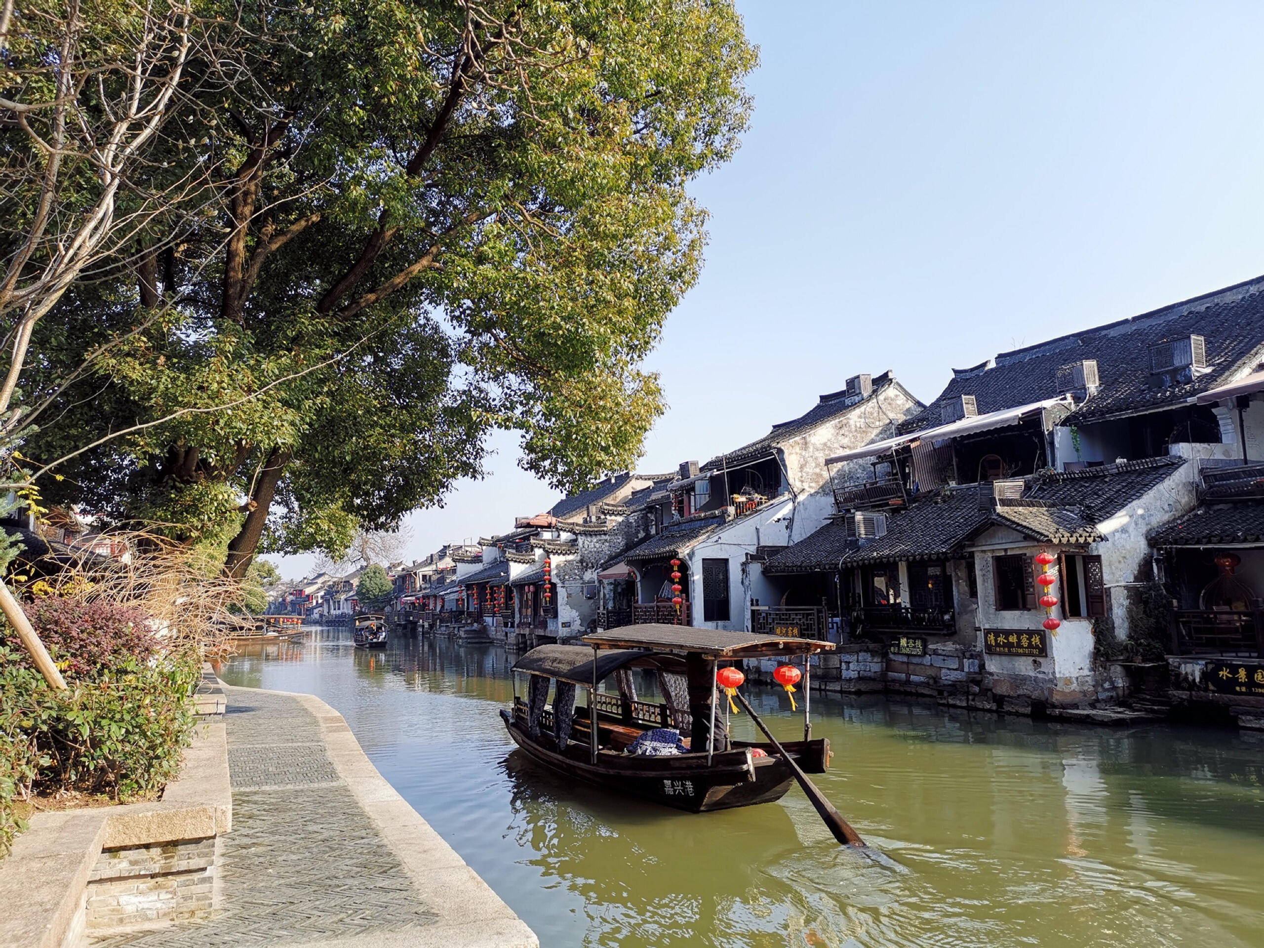 西塘是江南六大古镇之一,被称为"活着的千年古镇".